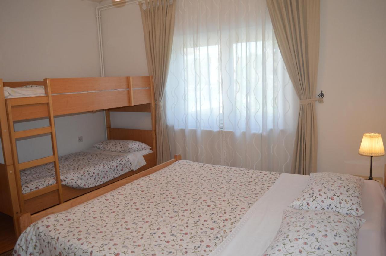 Rooms & Apartments Kvasic Krk Town Eksteriør billede